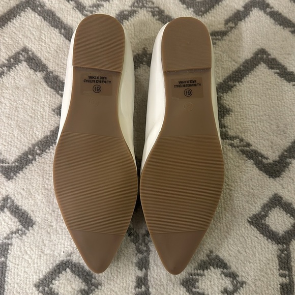 Lulus Lanxy White Cap Toe Flats Sz 6.5 *Flawed - Picture 4 of 5